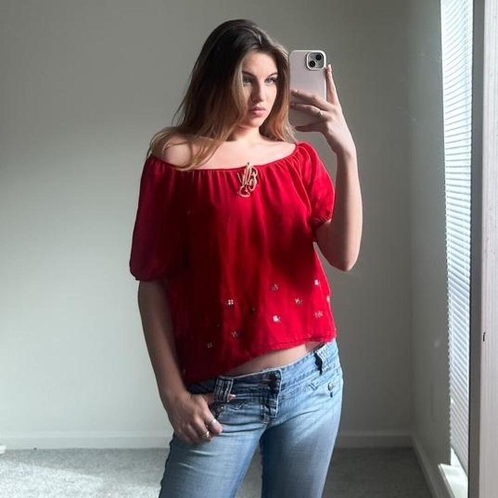 00s rue 21 red off shoulder scoop neck flowy top
